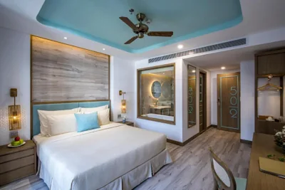 Icon Signature (Balkon) + kostenloser Nachmittagstee — Icon Saigon - LifeStyle Design Hotel